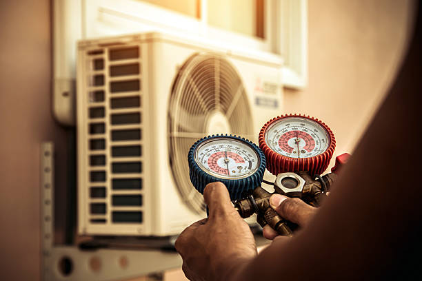 Professional Hvac technician working in Rockfield, IN